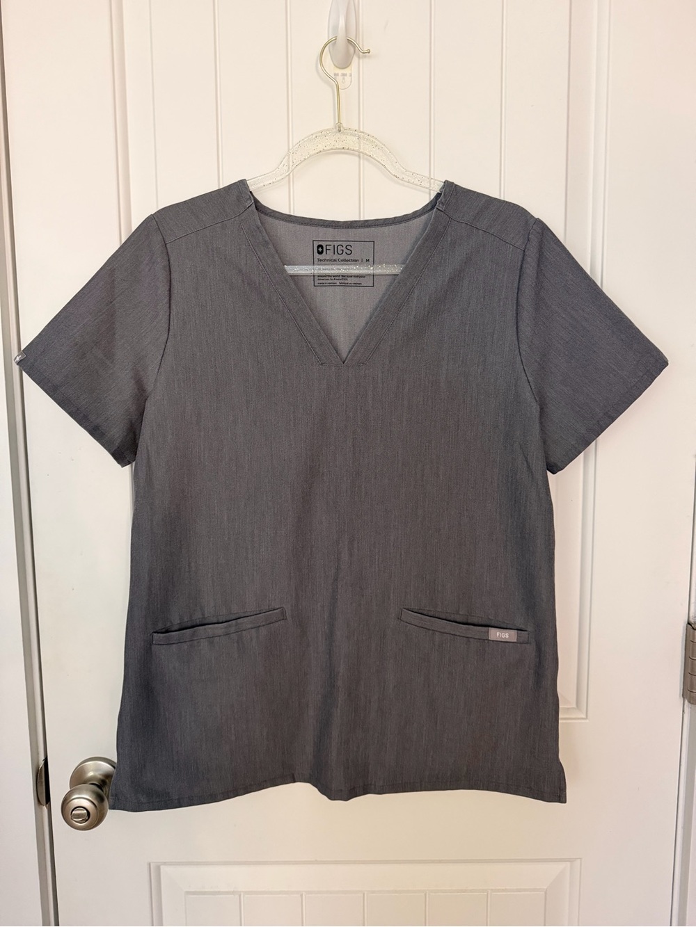 Figs Women's Casma Scrub Top - Graphite